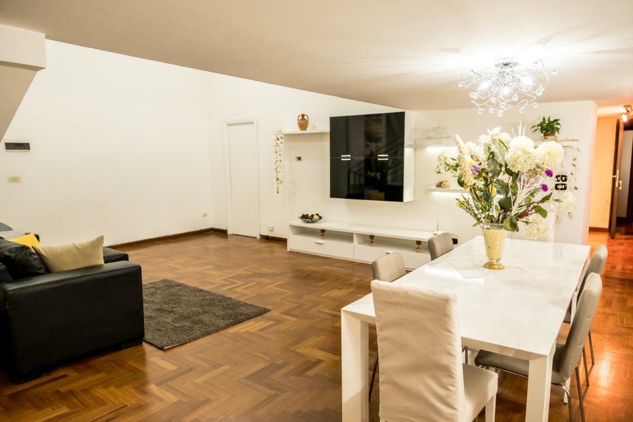 Il Salotto Di Nonna Cornelia 2 Hotel Napels Buitenkant foto